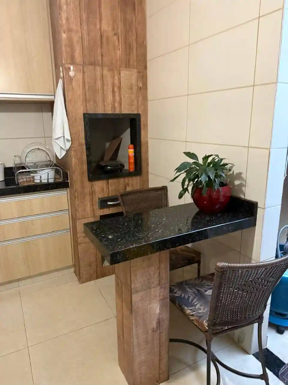 Casa de Condomínio com 3 quartos para aluguel, 98m² — foto 3 de 21