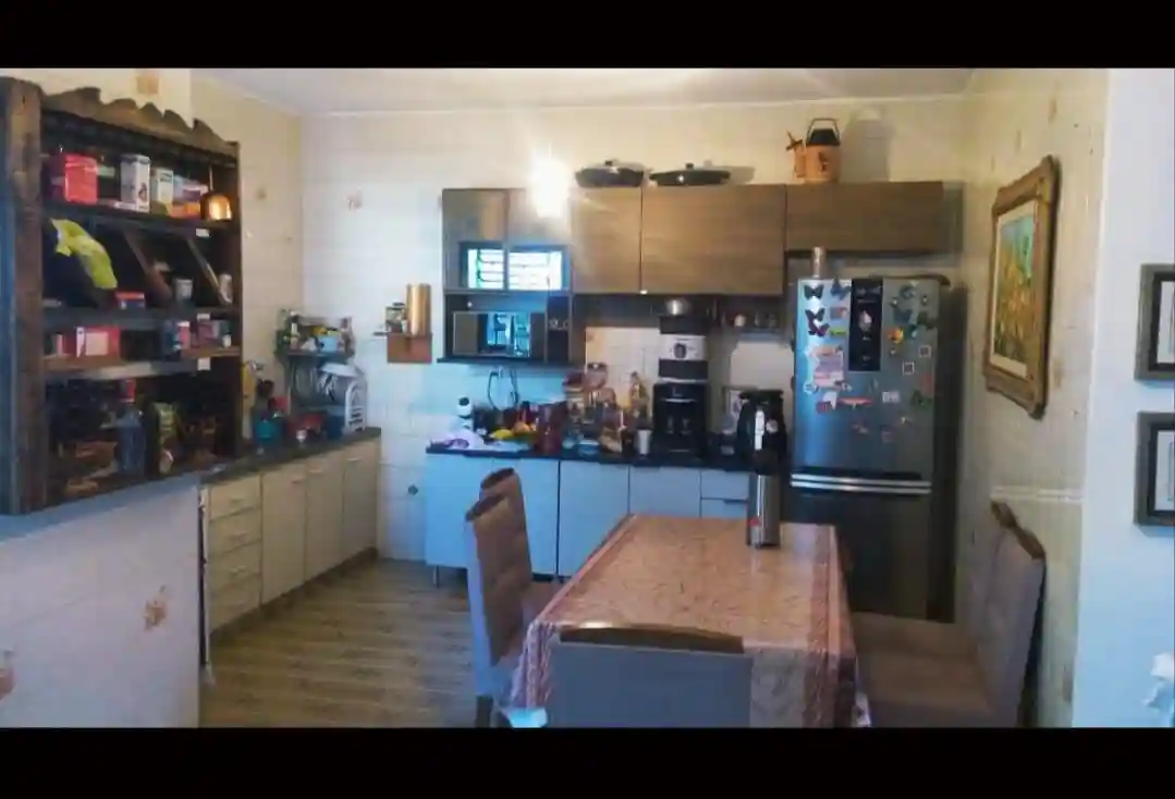 Casa com 4 quartos à venda, 250m² — foto 2 de 12
