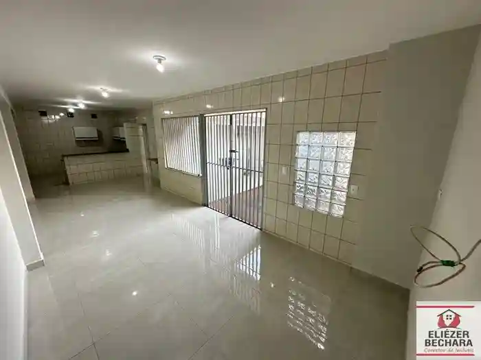 Casa com 3 quartos à venda, 114m² — foto 2 de 19