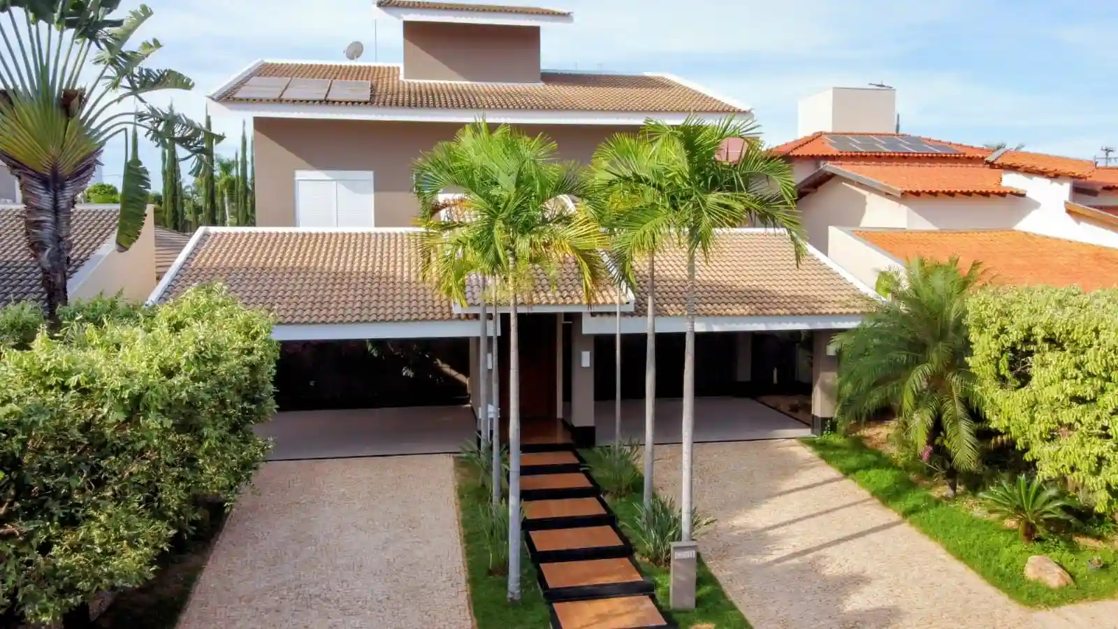 Casa de Condomínio com 4 quartos à venda, 800m² — foto 1 de 21