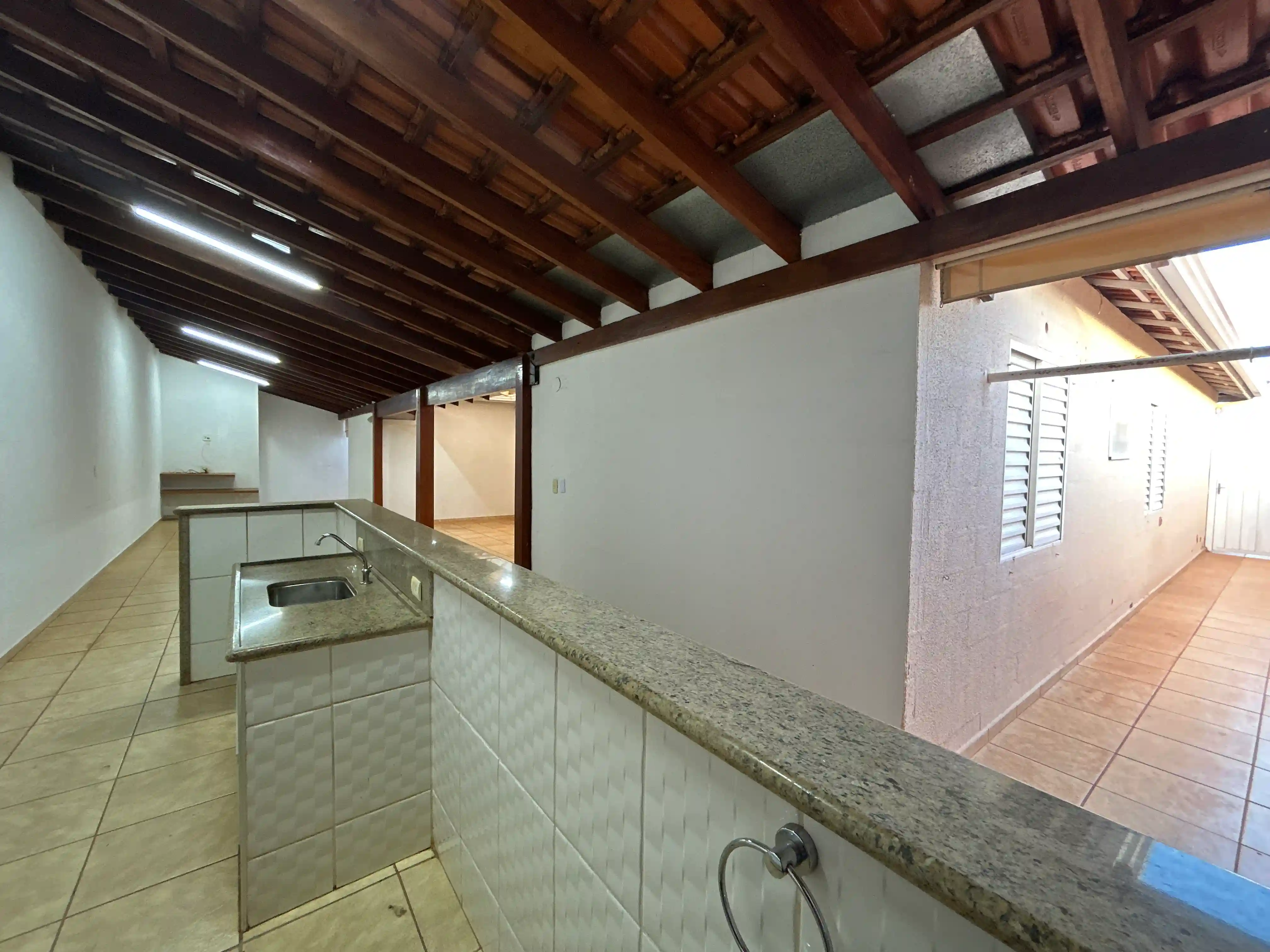 Casa de Condomínio com 5 quartos para aluguel, 300m² — foto 3 de 26