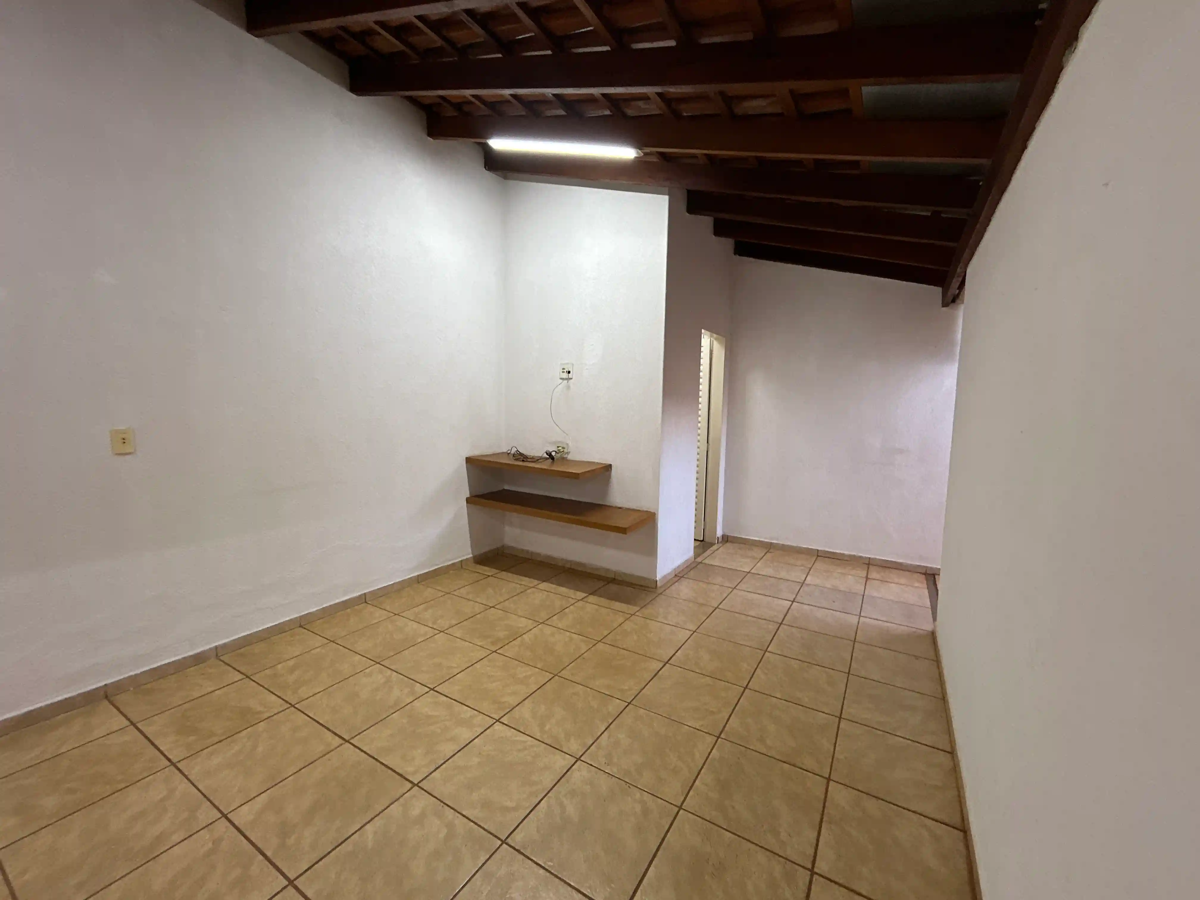 Casa de Condomínio com 5 quartos para aluguel, 300m² — foto 5 de 26