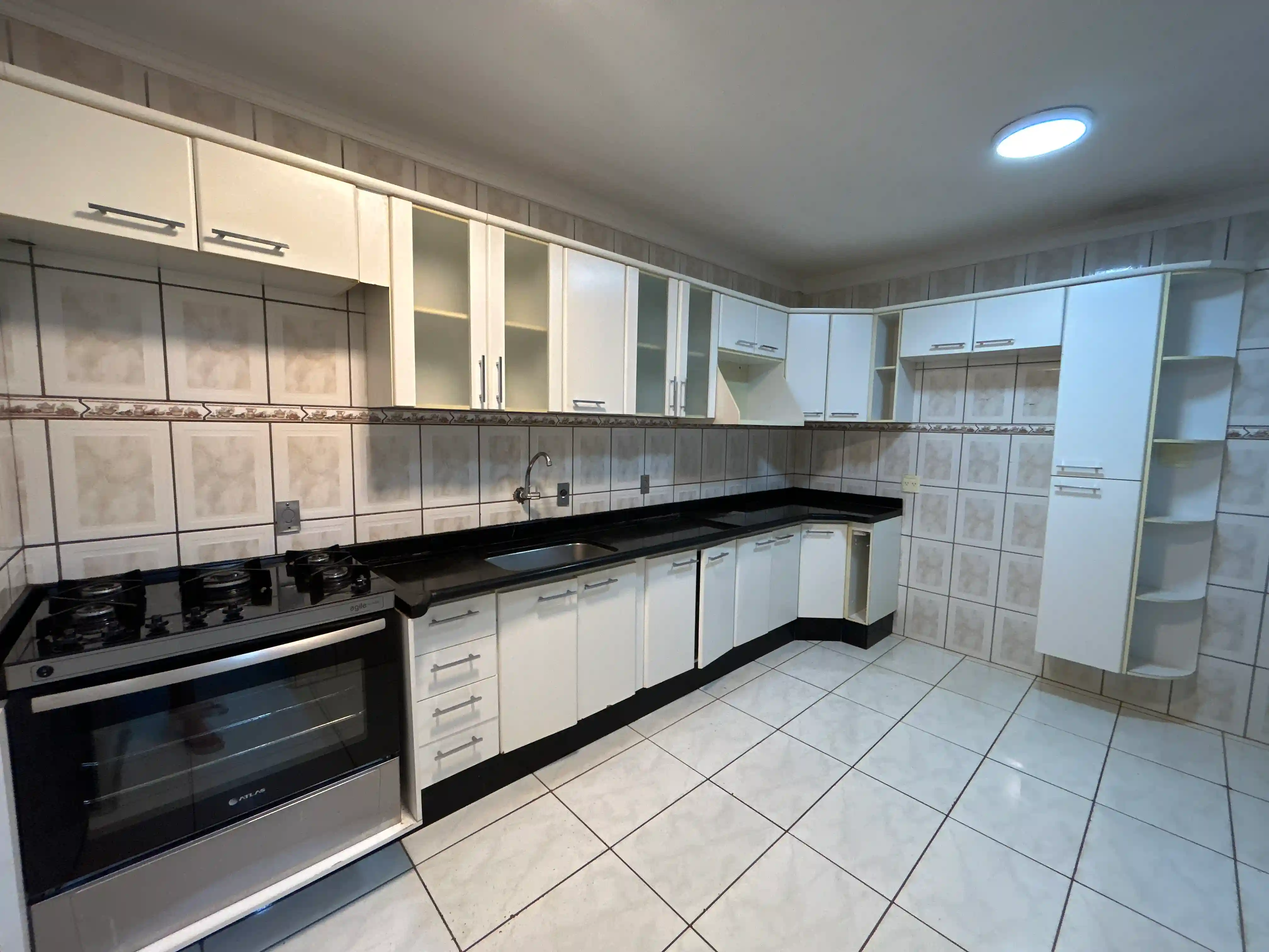 Casa de Condomínio com 5 quartos para aluguel, 300m² — foto 23 de 26