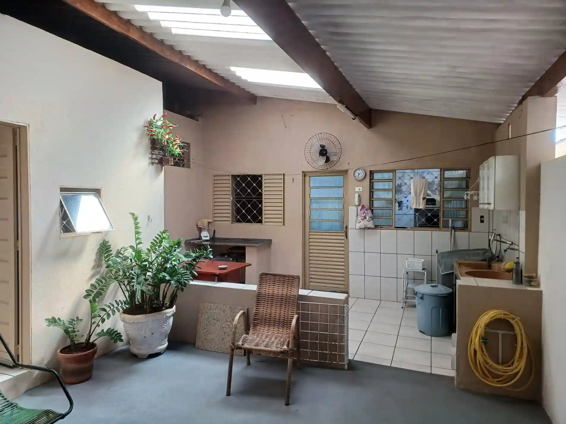 Casa com 6 quartos à venda, 360m² — foto 3 de 9