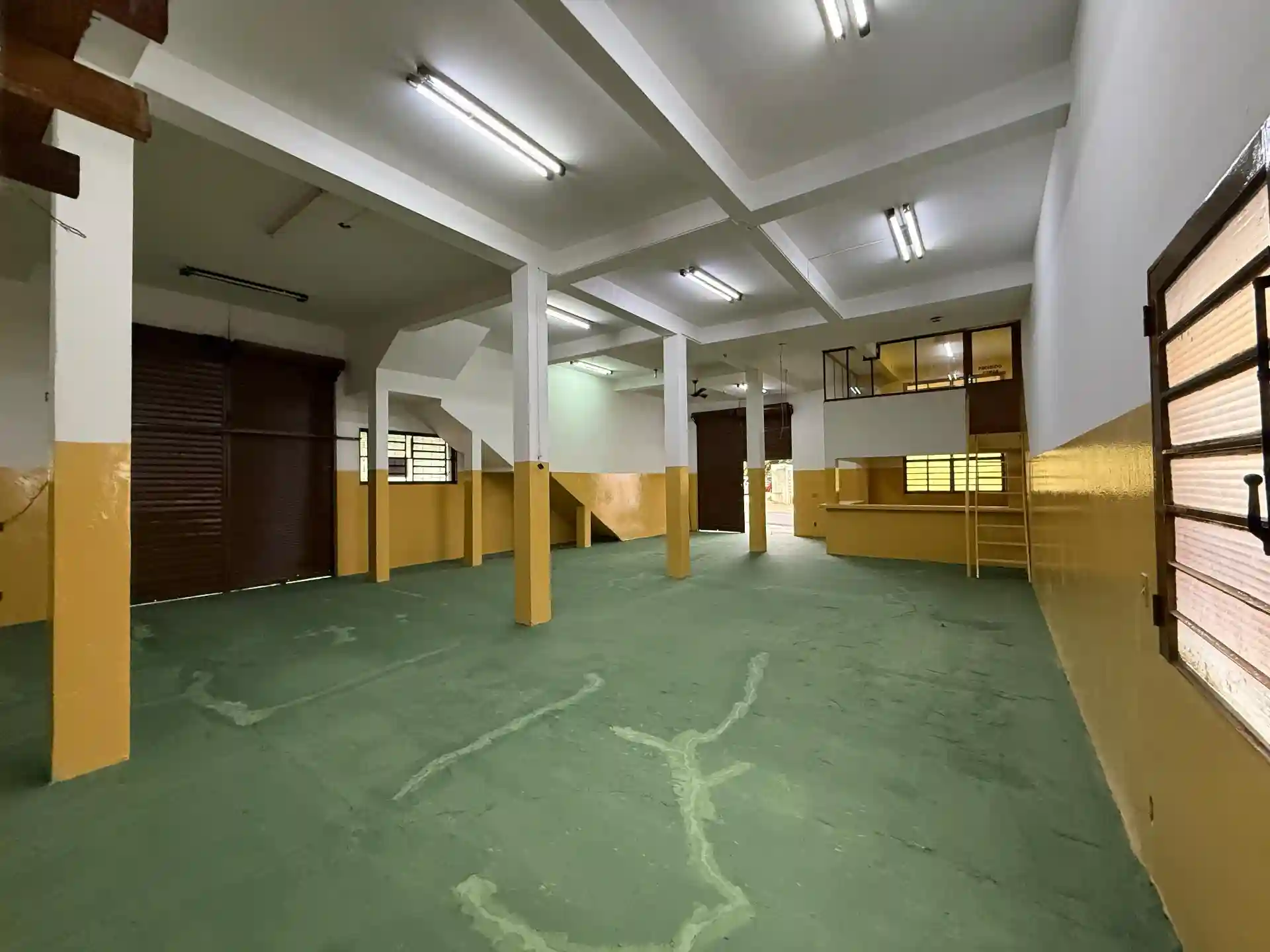Imóvel Comercial  para aluguel, 200m² — foto 2 de 8