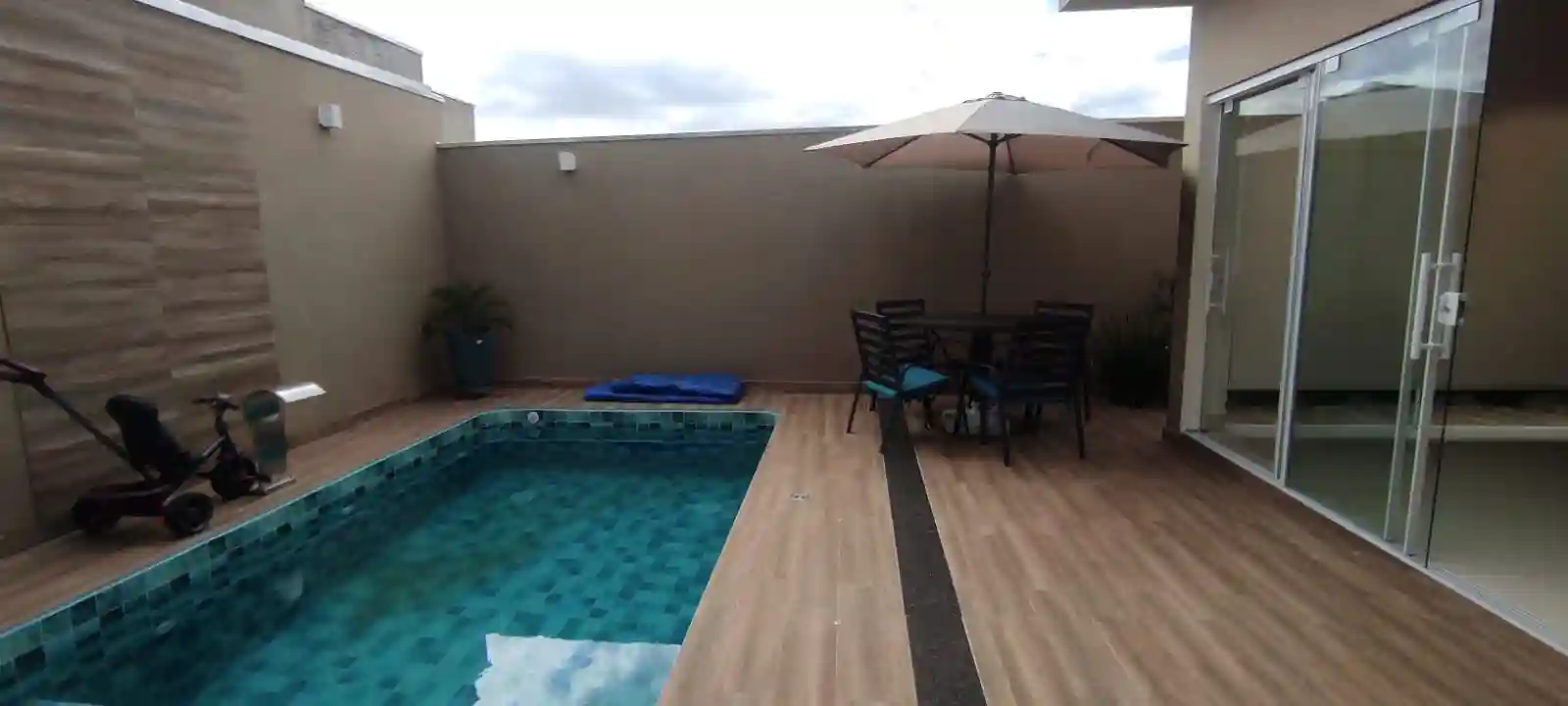 Casa de Condomínio com 3 quartos à venda, 162m² — foto 1 de 17
