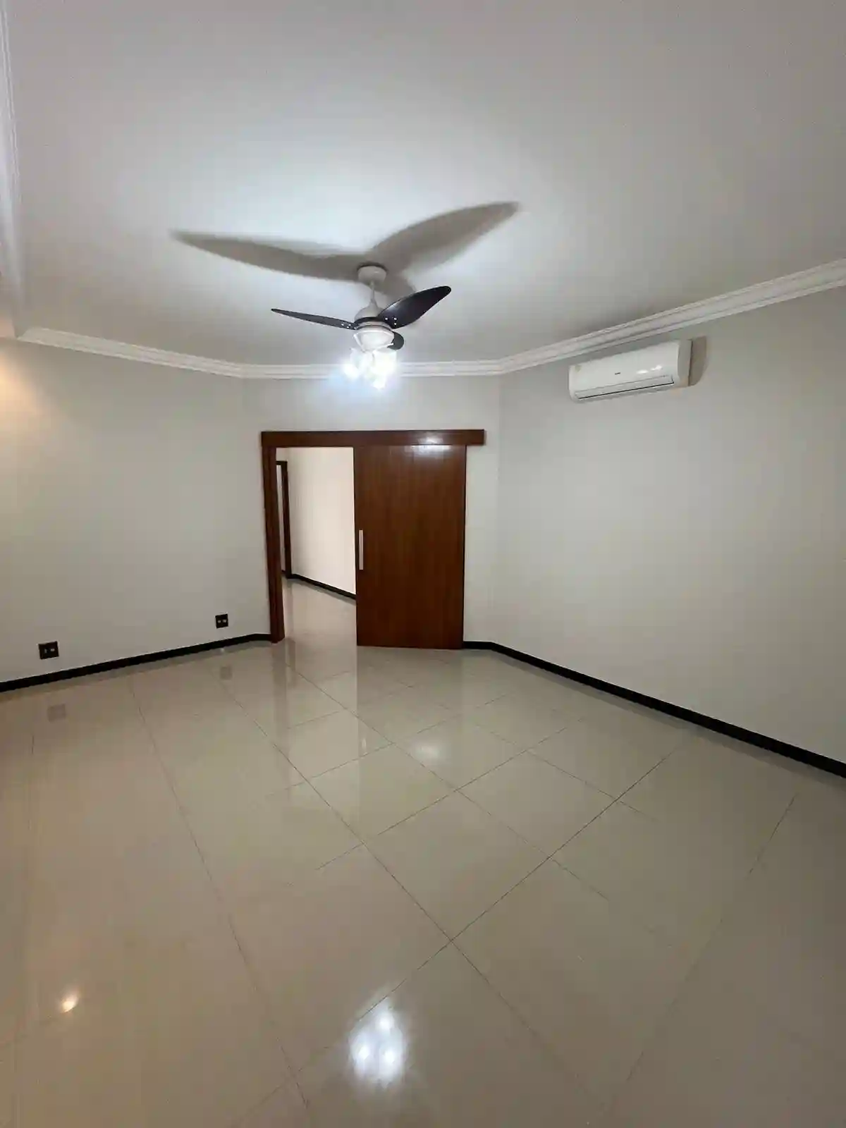 Casa com 4 quartos à venda, 290m² — foto 1 de 30