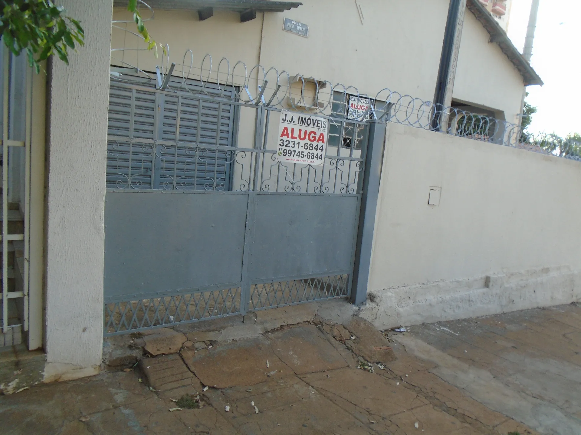 Casa com 3 quartos para aluguel, 60m² — foto 1 de 24