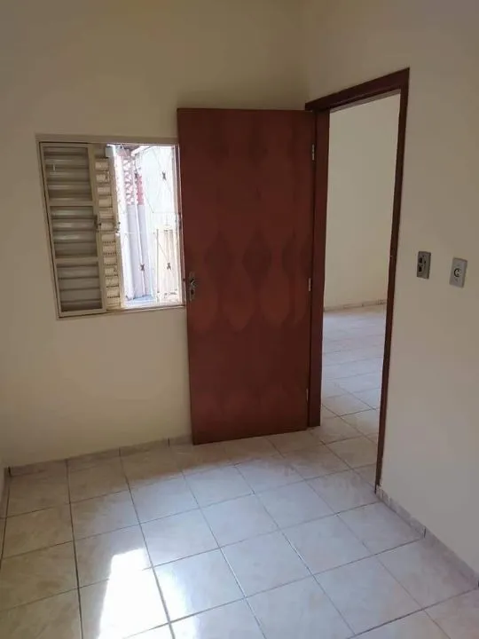 Casa à venda — foto 5 de 8