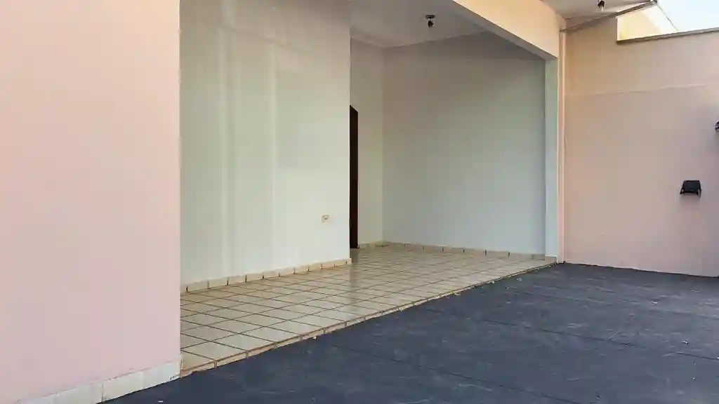 Casa com 3 quartos à venda, 250m² — foto 3 de 3