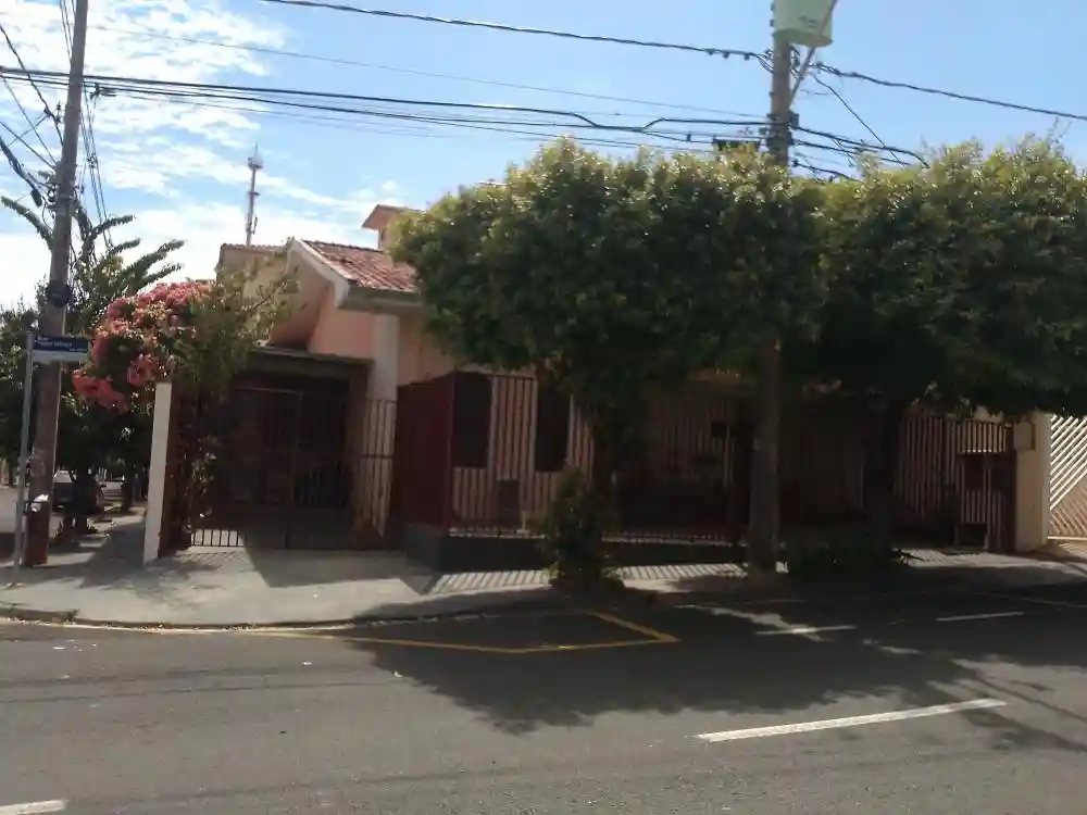 Casa com 3 quartos à venda, 250m² — foto 1 de 3
