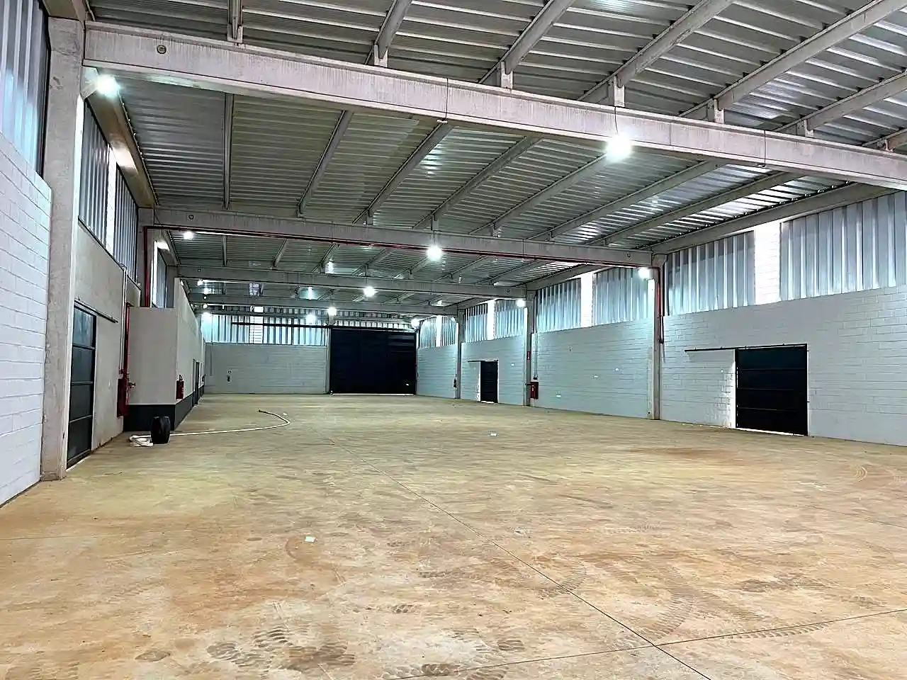 Loja / Salão / Ponto Comercial  para aluguel, 1500m² — foto 4 de 43