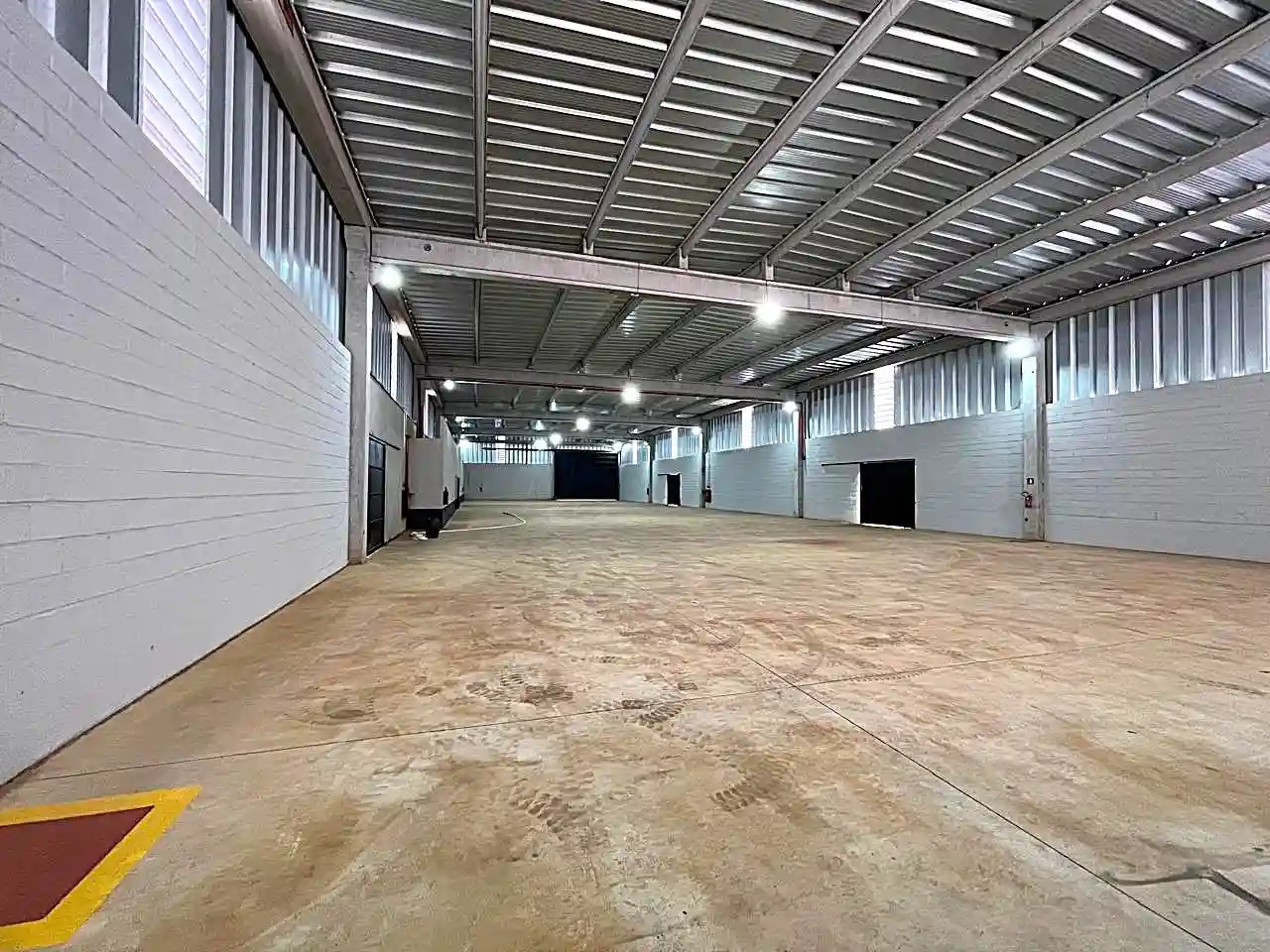 Loja / Salão / Ponto Comercial  para aluguel, 1500m² — foto 5 de 43