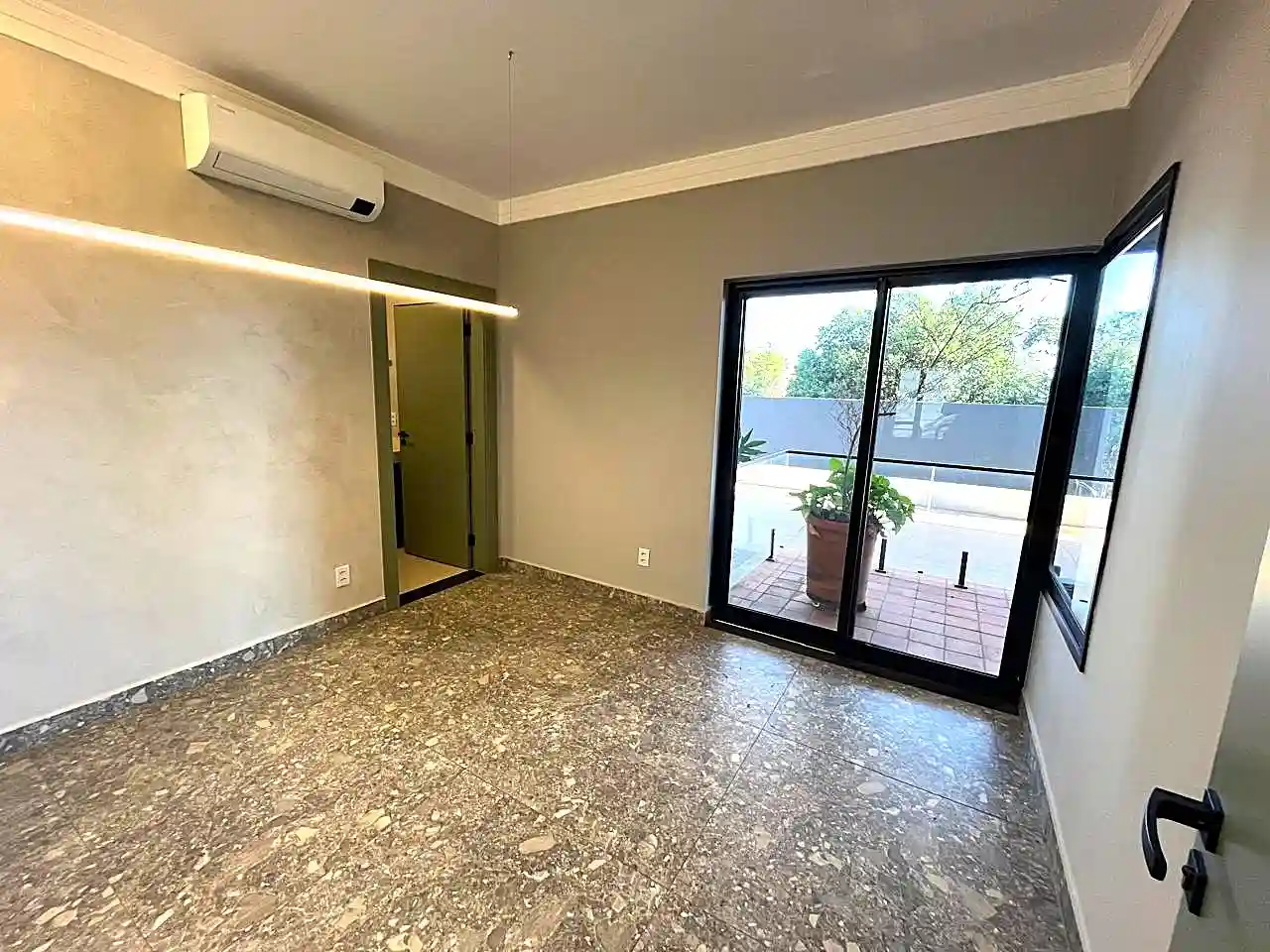 Loja / Salão / Ponto Comercial  para aluguel, 1500m² — foto 23 de 43