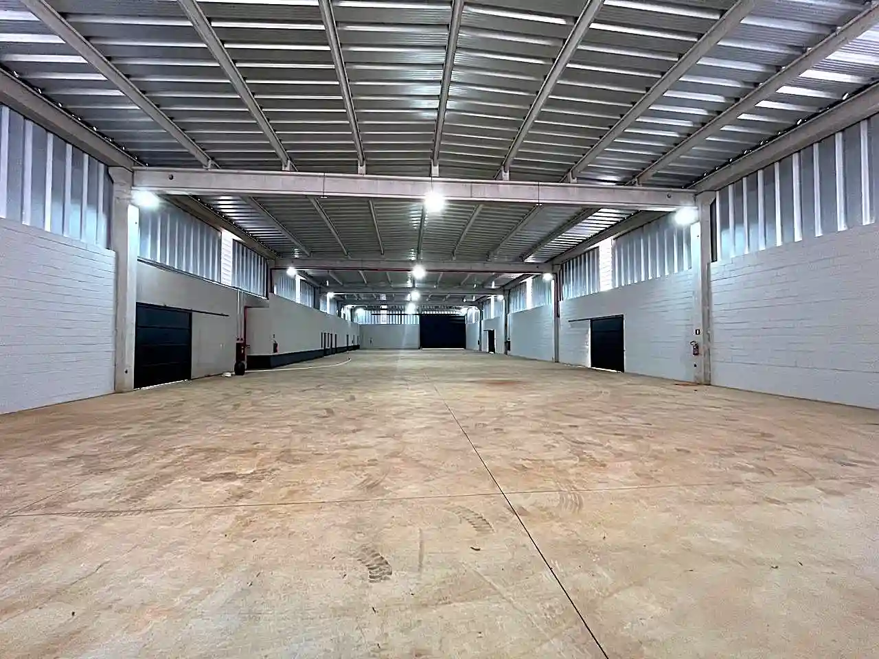 Loja / Salão / Ponto Comercial  para aluguel, 1500m² — foto 6 de 43