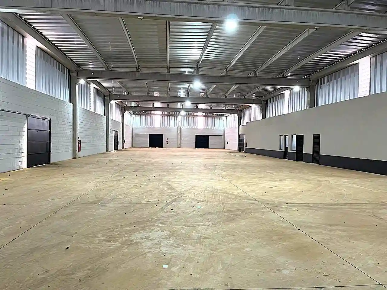 Loja / Salão / Ponto Comercial  para aluguel, 1500m² — foto 3 de 43