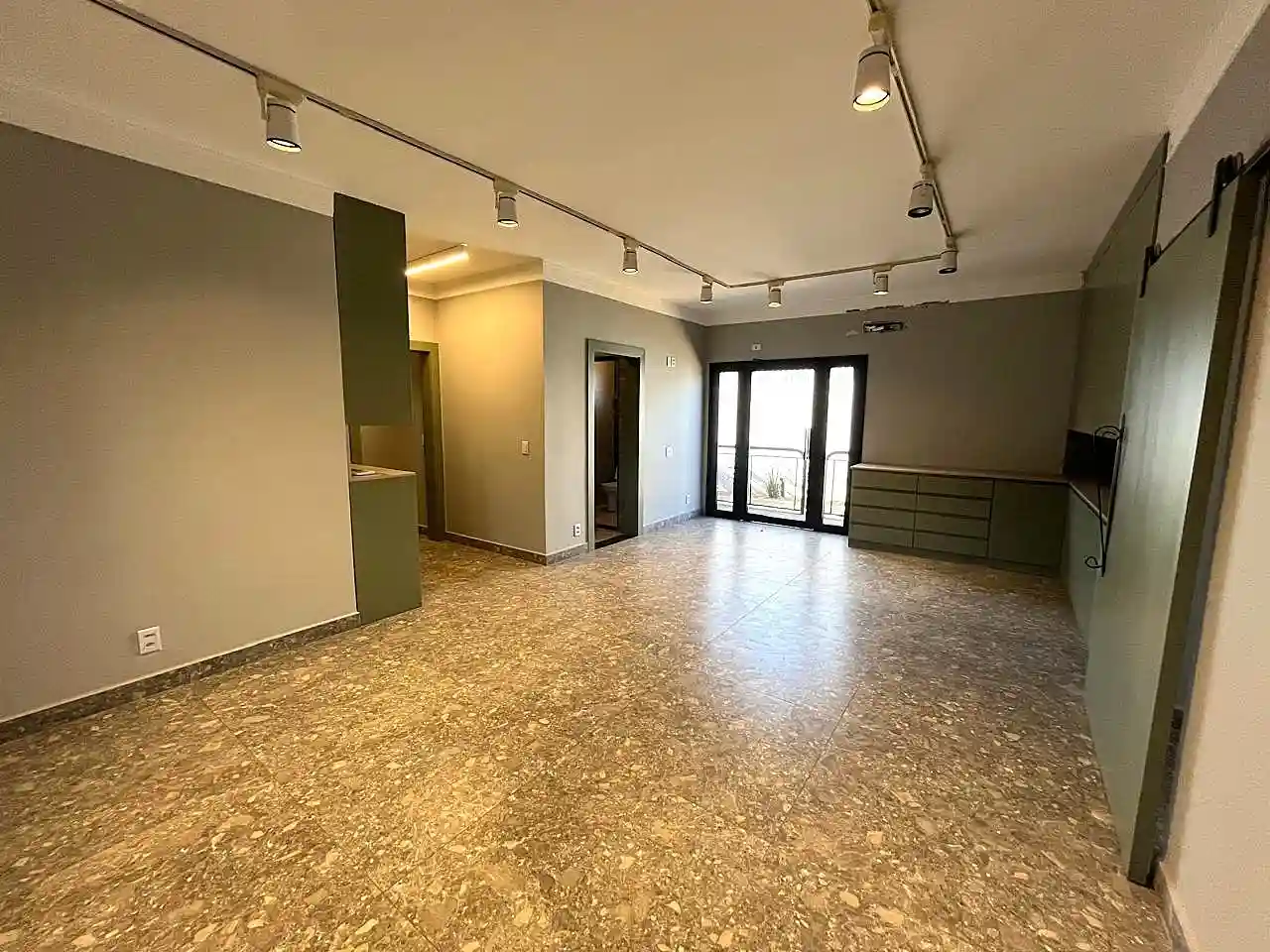 Loja / Salão / Ponto Comercial  para aluguel, 1500m² — foto 20 de 43