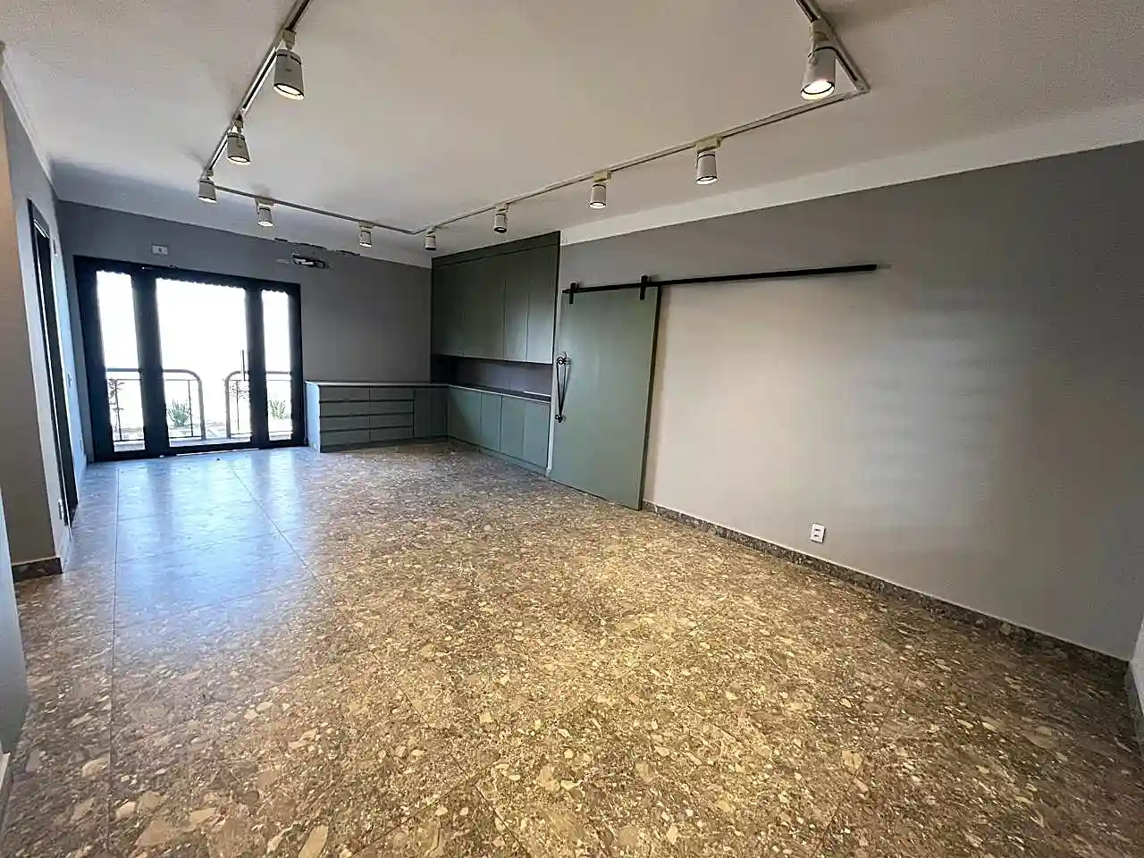 Loja / Salão / Ponto Comercial  para aluguel, 1500m² — foto 19 de 43