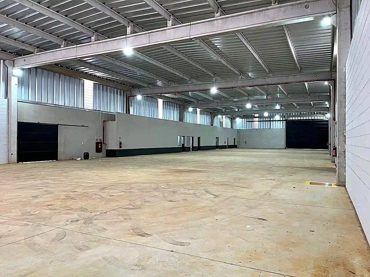Loja / Salão / Ponto Comercial  para aluguel, 1500m² — foto 8 de 43