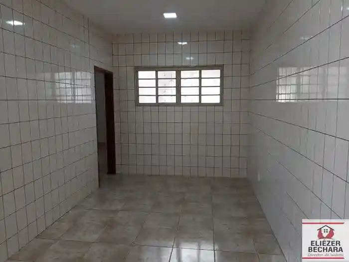 Casa com 3 quartos à venda, 225m² — foto 2 de 27