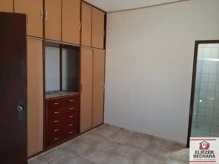 Casa com 3 quartos à venda, 225m² — foto 21 de 27