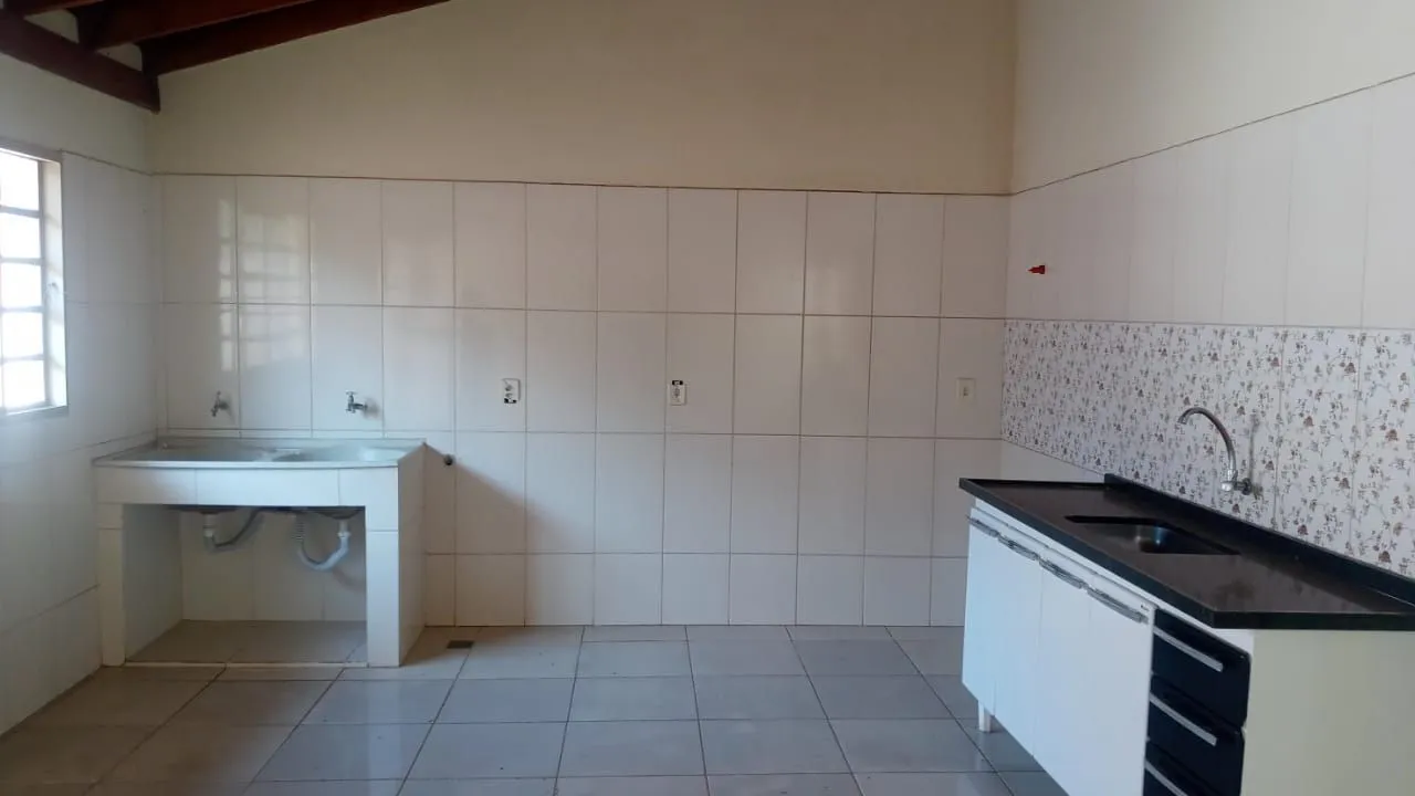 Casa com 2 quartos à venda, 180m² — foto 2 de 5