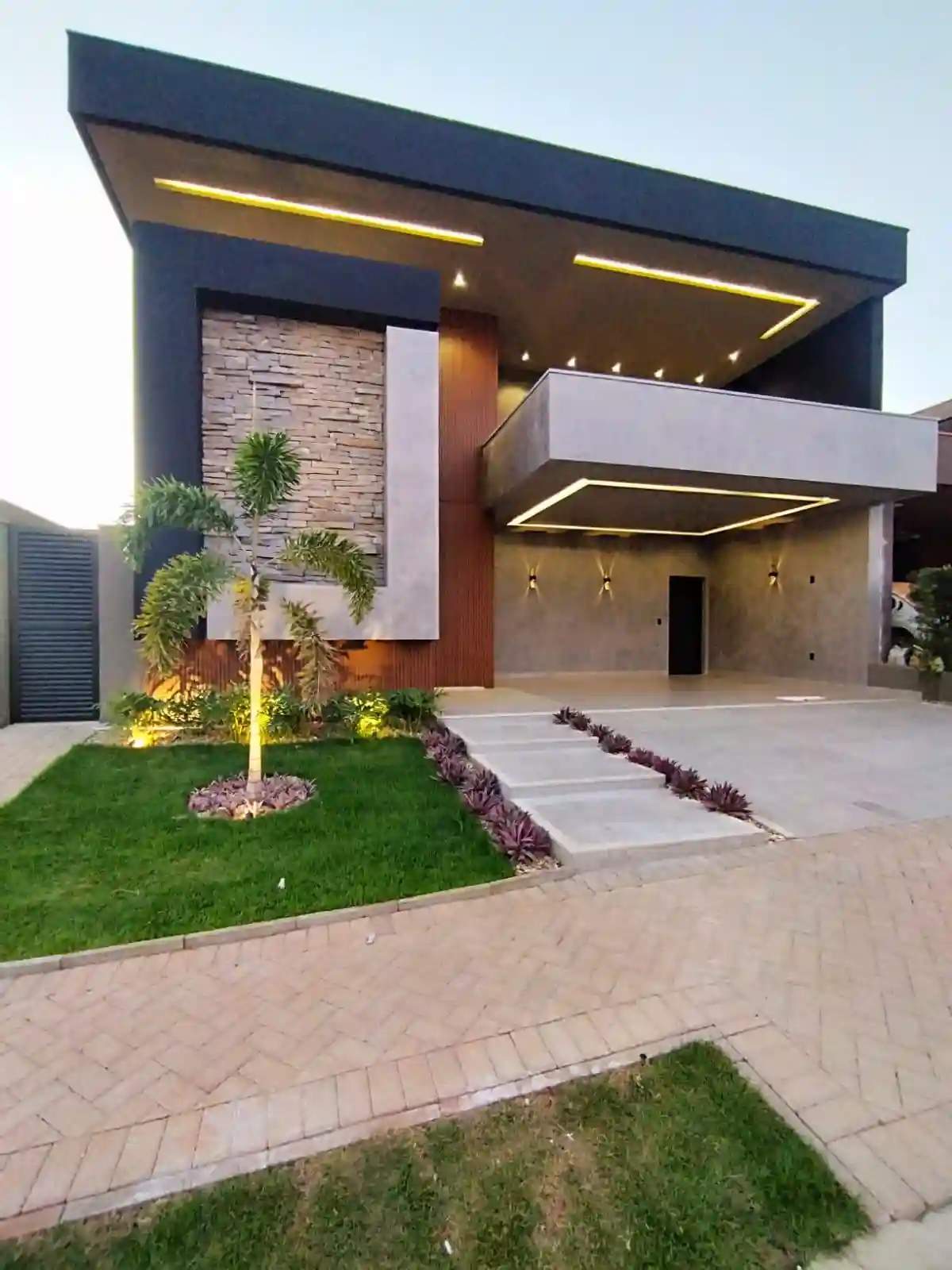Casa de Condomínio com 3 quartos à venda, 360m² — foto 2 de 26