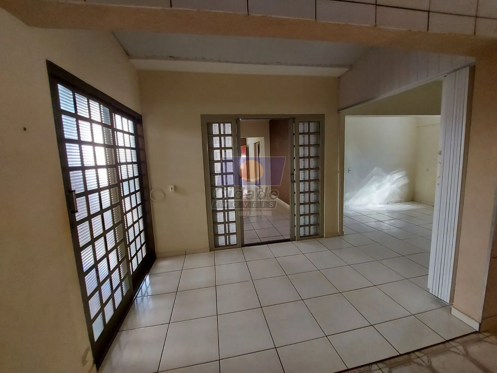 Casa com 4 quartos à venda, 182m² — foto 2 de 10