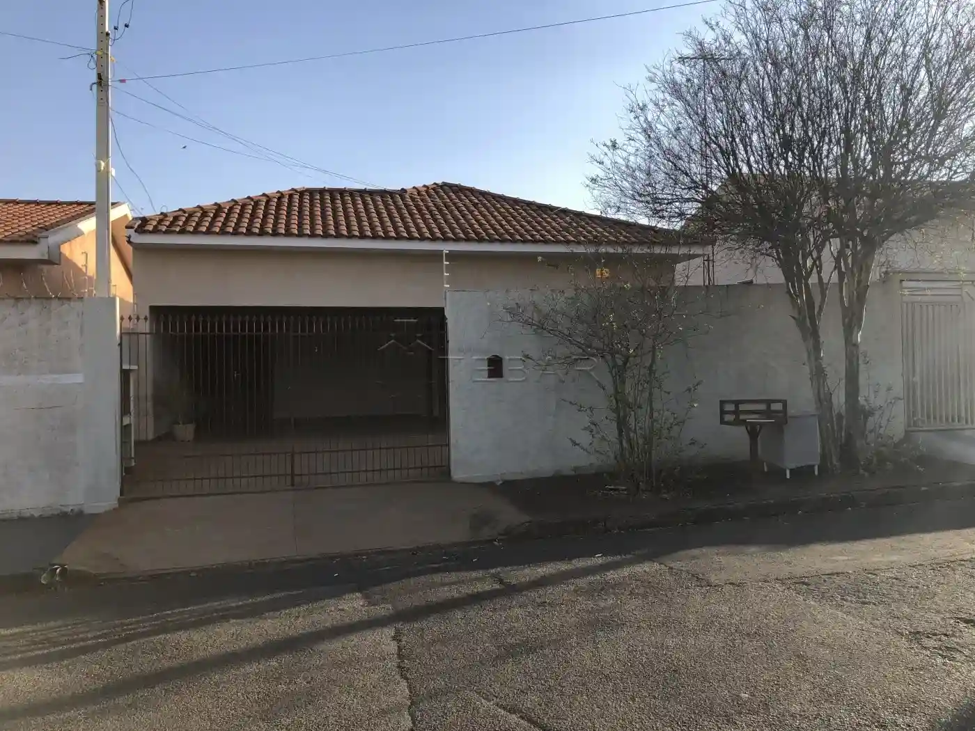Casa com 3 quartos para aluguel — foto 1 de 8