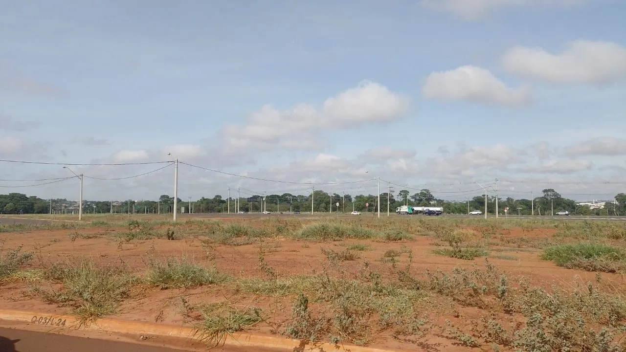 Terreno / Lote / Condomínio à venda — foto 3 de 4