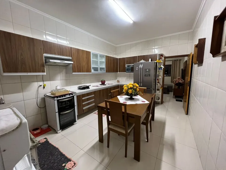 Casa à venda — foto 3 de 9