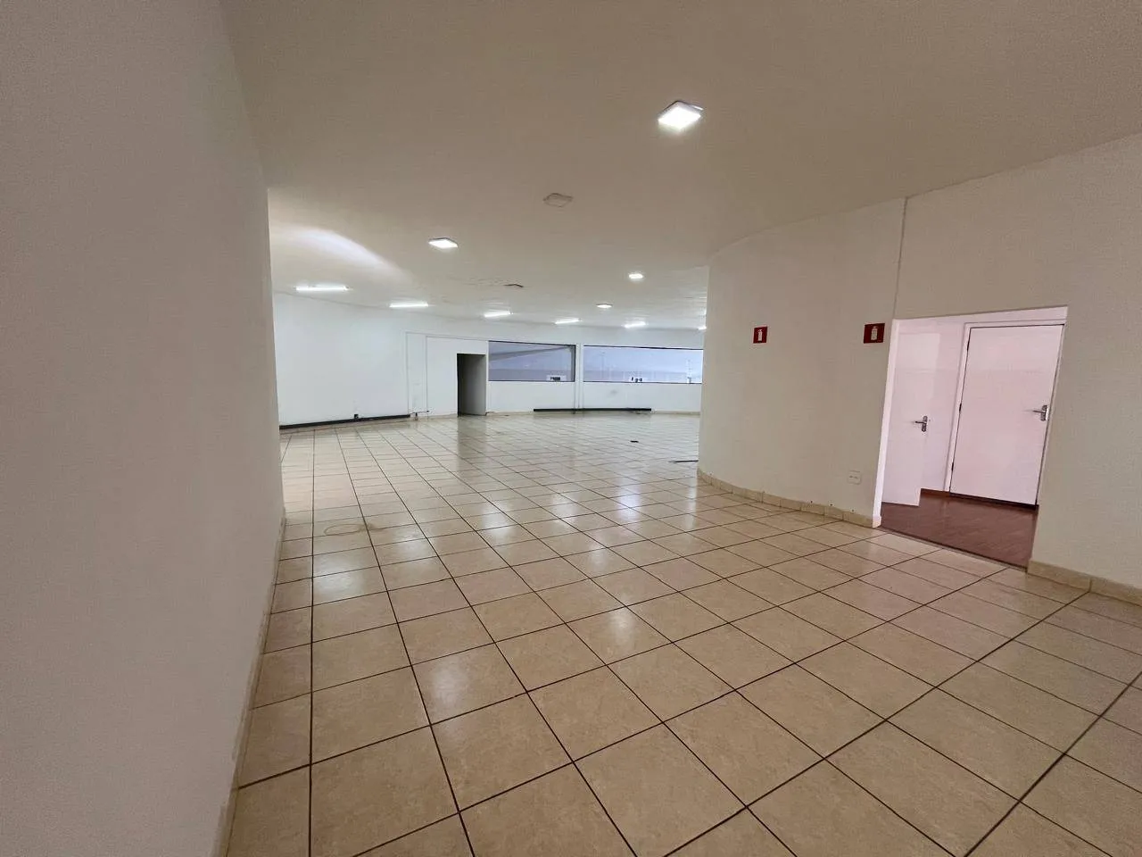 Imóvel Comercial para aluguel, 1800m² — foto 23 de 27