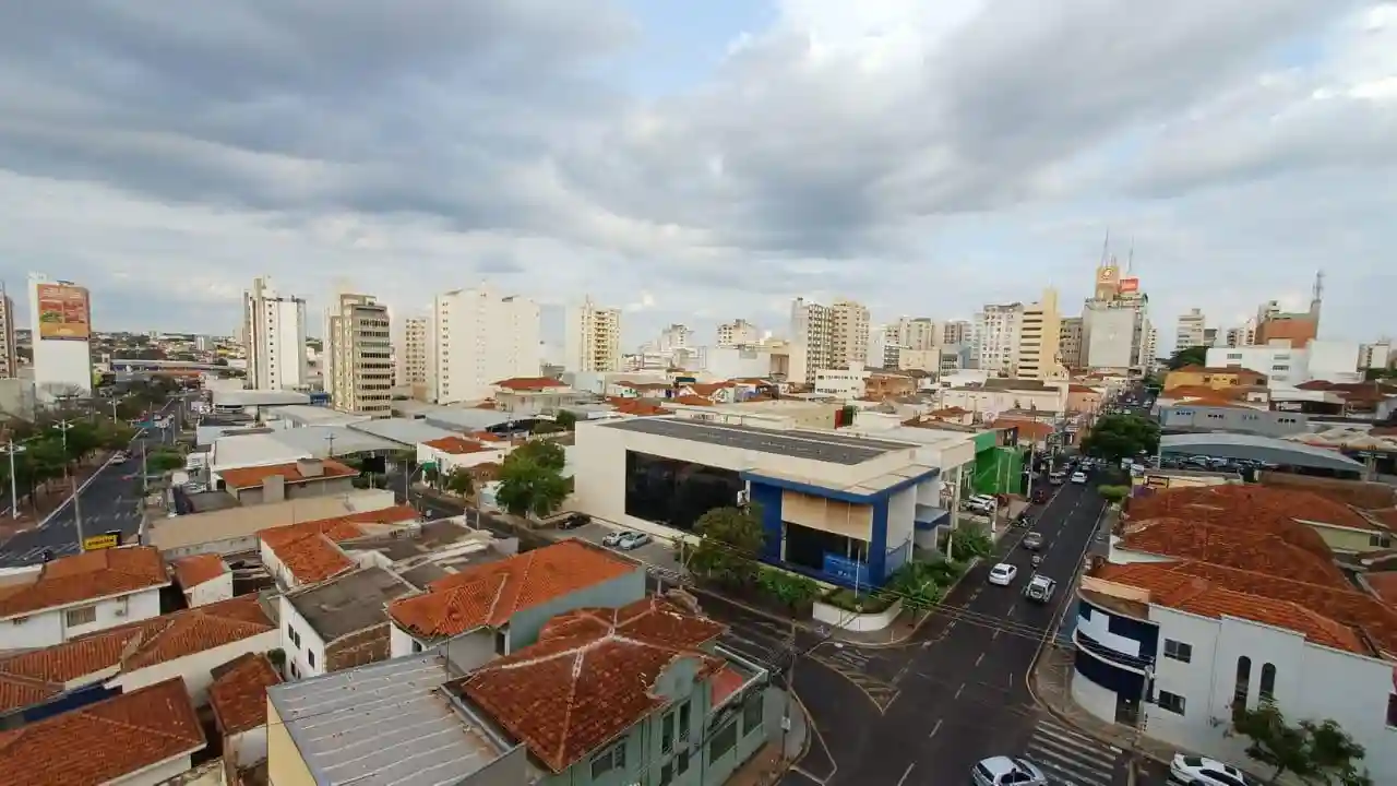 Apartamento com 3 quartos à venda, 214m² — foto 2 de 32