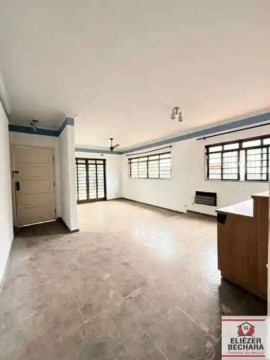 Casa com 4 quartos à venda, 220m² — foto 2 de 37