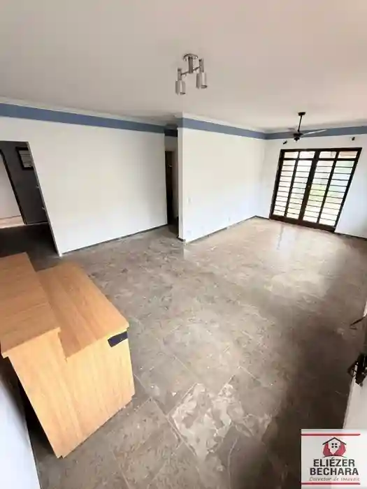 Casa com 4 quartos à venda, 220m² — foto 31 de 37