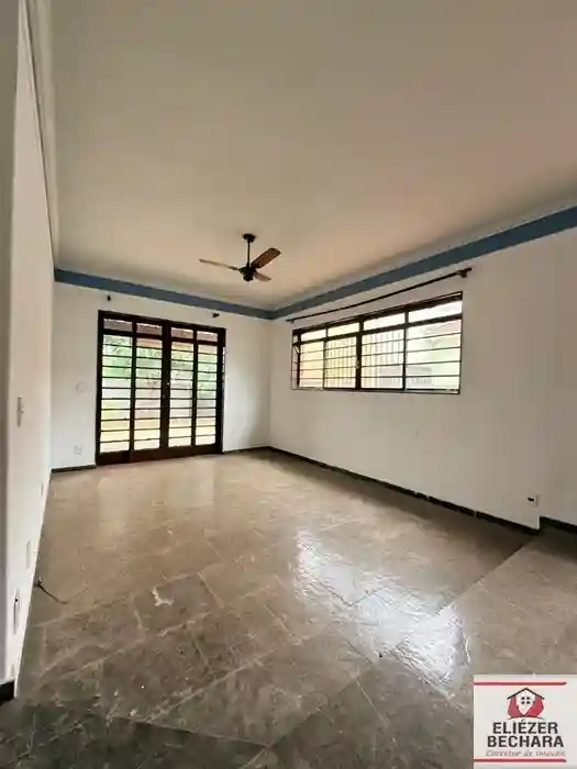Casa com 4 quartos à venda, 220m² — foto 1 de 37