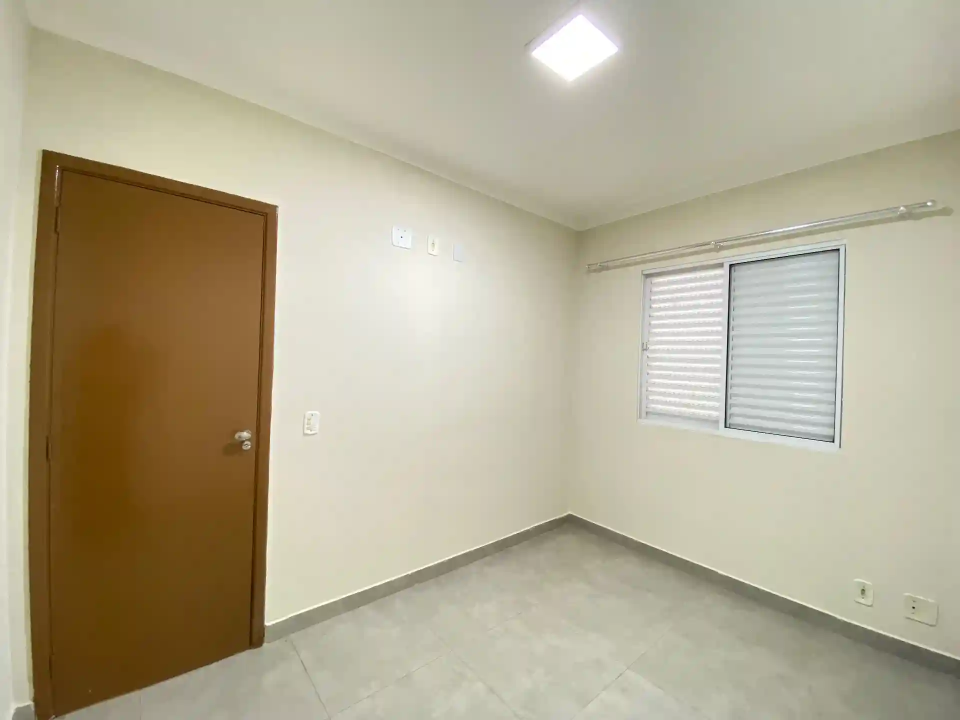 Casa de Condomínio com 2 quartos para aluguel, 100m² — foto 3 de 8