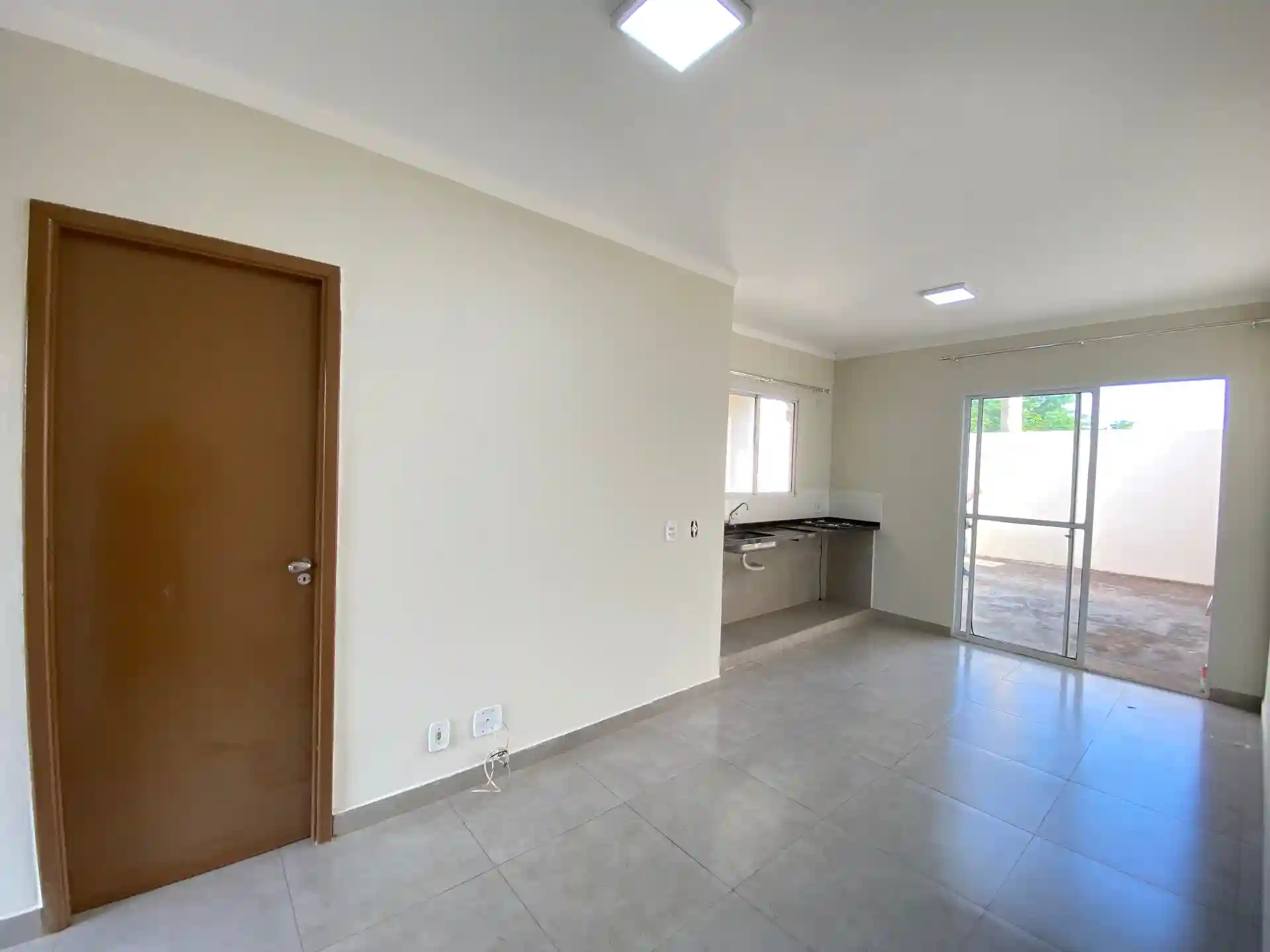 Casa de Condomínio com 2 quartos para aluguel, 100m² — foto 1 de 8