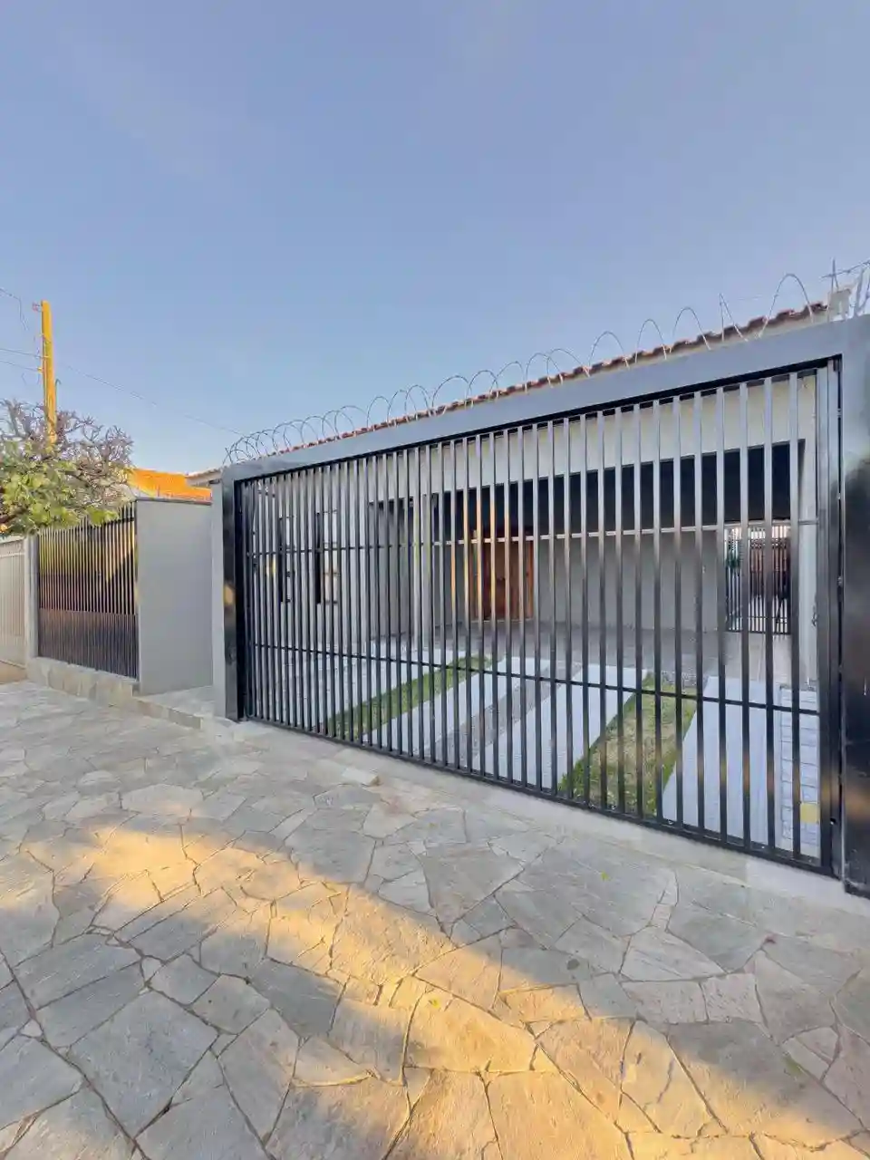 Casa com 3 quartos à venda, 212m² — foto 2 de 32