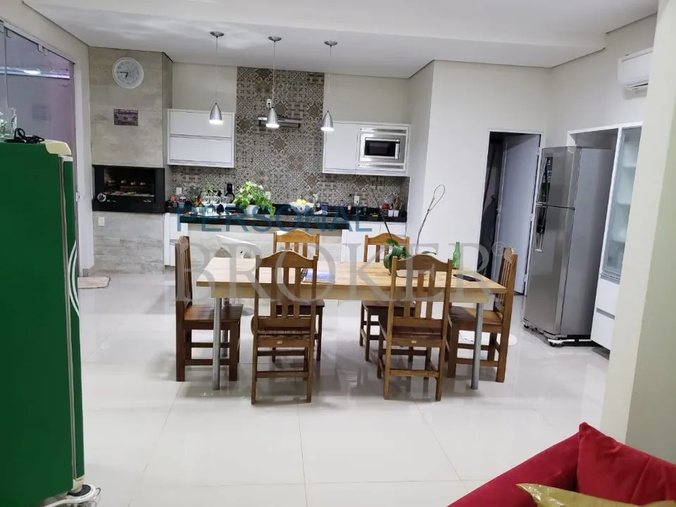 Casa à venda — foto 1 de 2
