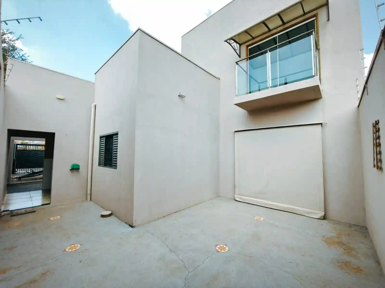 Casa com 3 quartos à venda, 200m² — foto 1 de 25