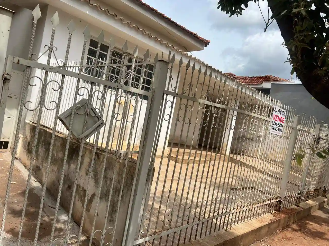 Casa com 3 quartos à venda, 253m² — foto 2 de 5