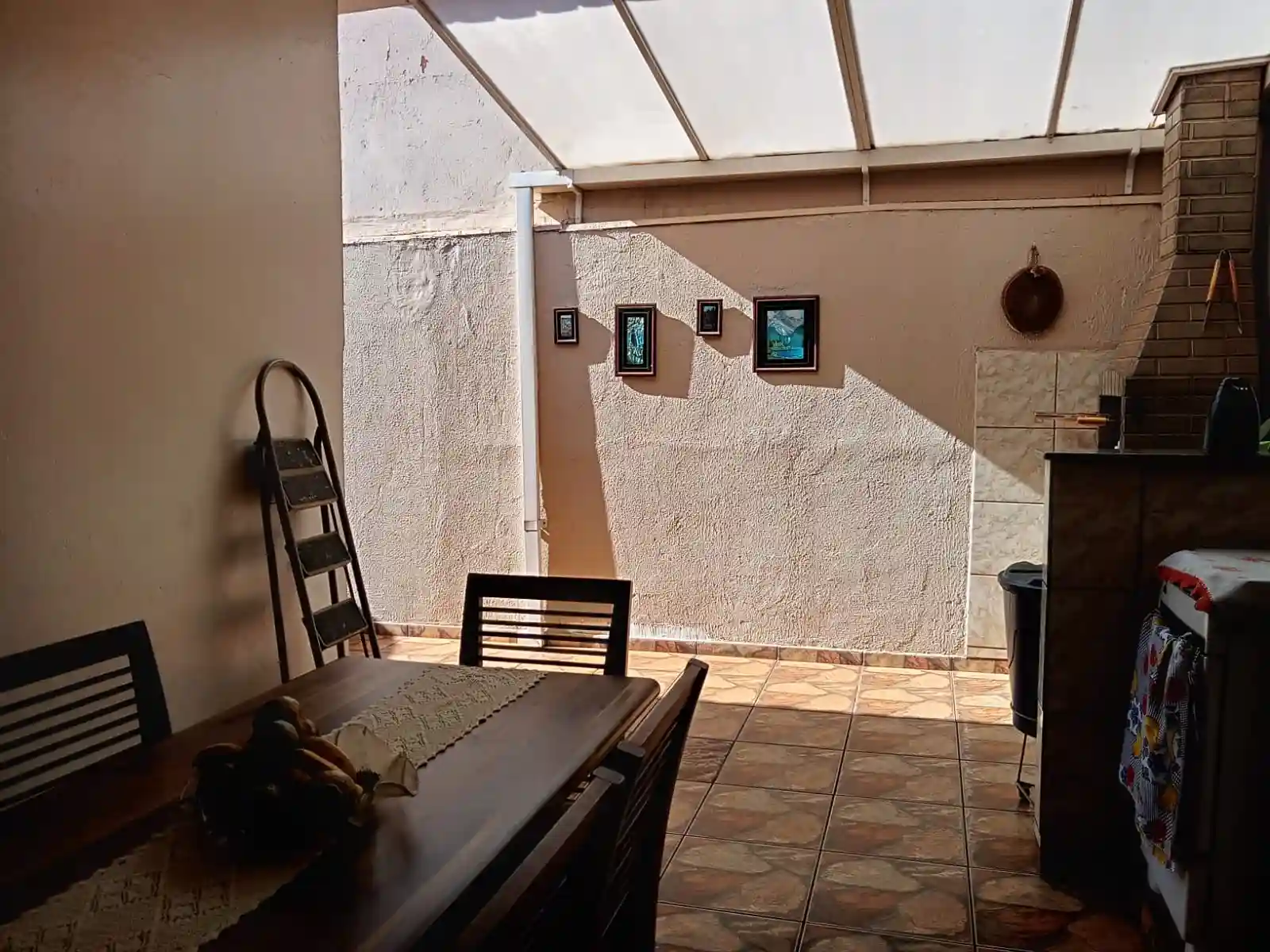 Casa com 3 quartos à venda, 250m² — foto 2 de 12