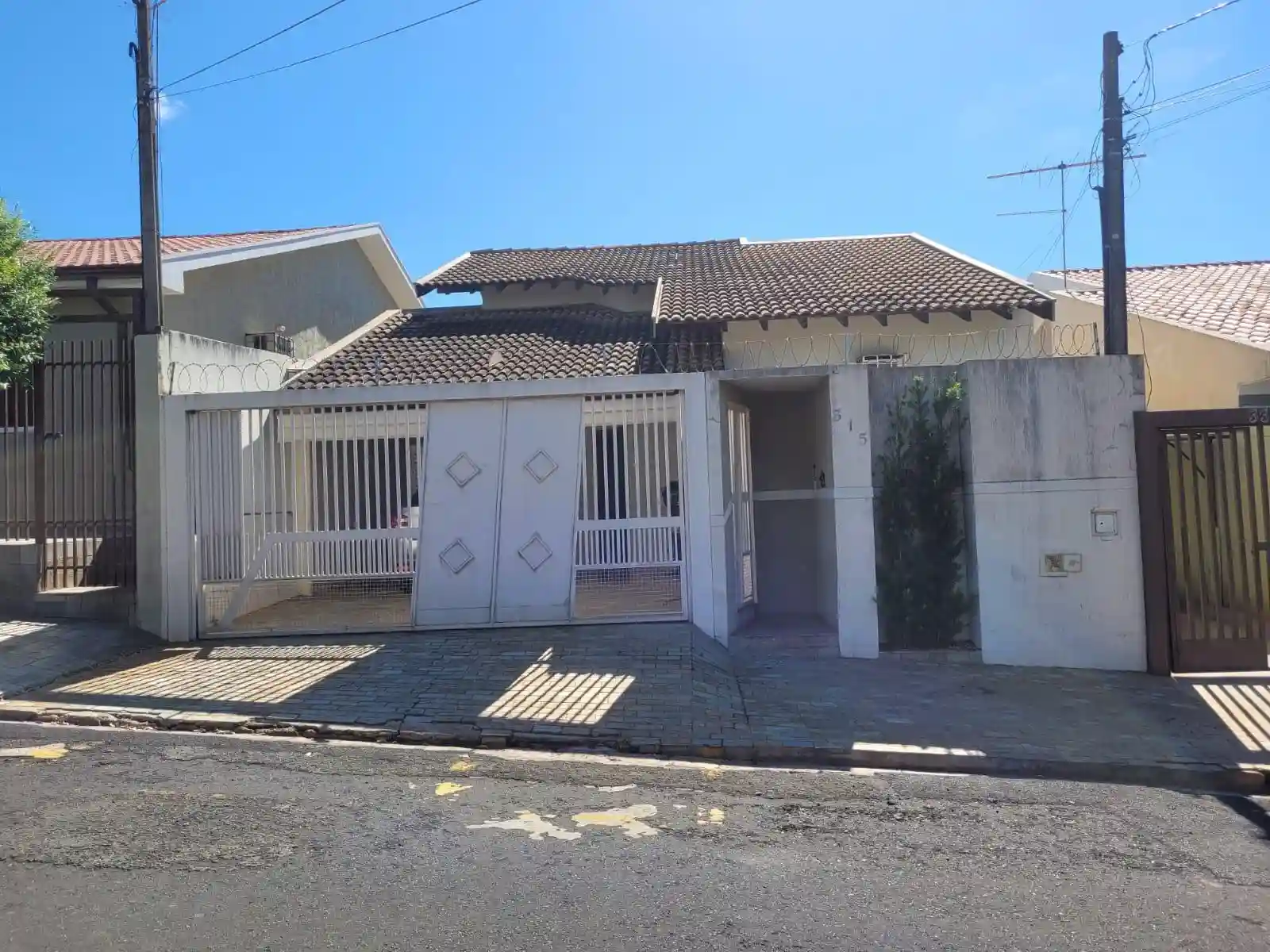 Casa com 3 quartos à venda, 108m² — foto 1 de 17