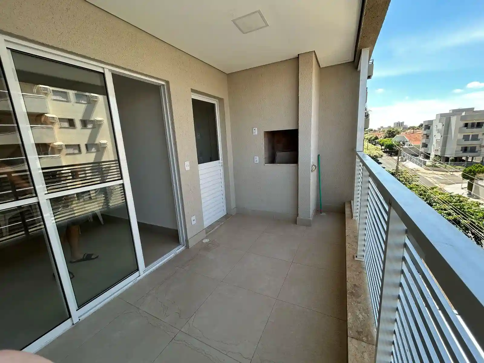 Apartamento com 3 quartos à venda, 10m² — foto 3 de 12
