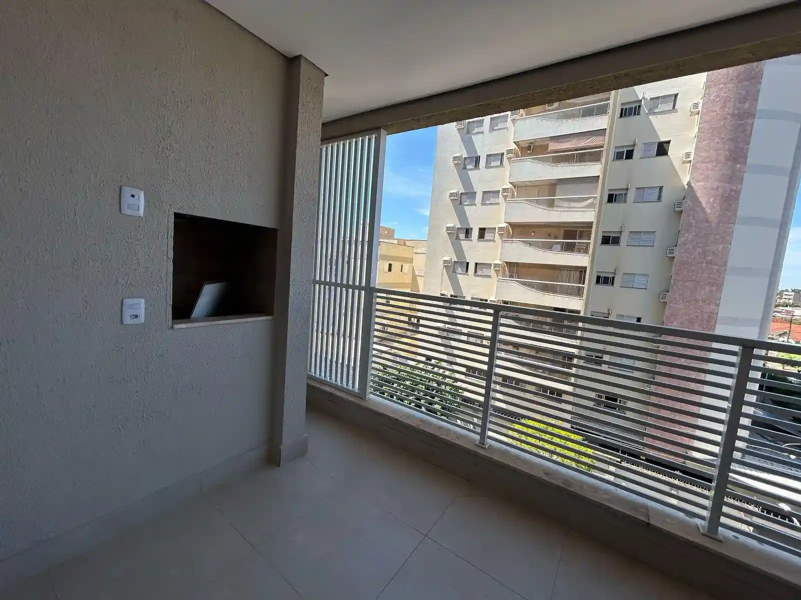 Apartamento com 3 quartos à venda, 10m² — foto 1 de 12