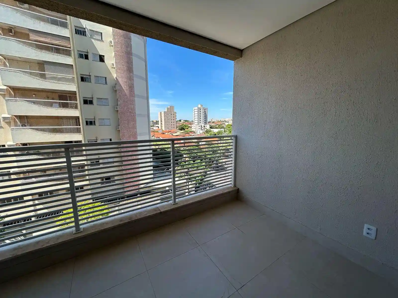 Apartamento com 3 quartos à venda, 10m² — foto 2 de 12
