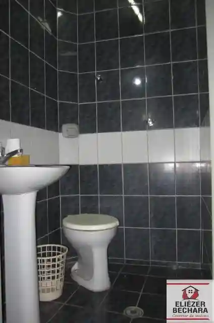 Casa com 3 quartos à venda, 240m² — foto 3 de 29