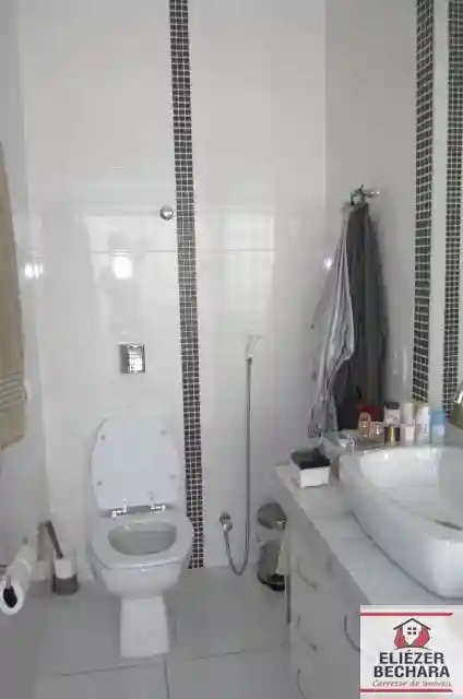 Casa com 3 quartos à venda, 240m² — foto 28 de 29