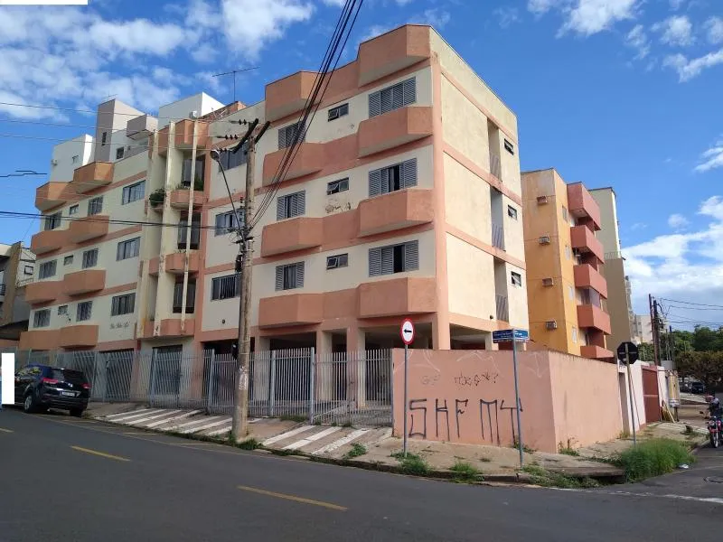 Apartamento com 3 quartos à venda, 110m² — foto 1 de 10